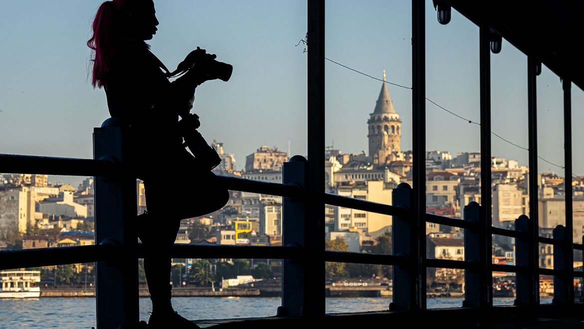 Capturing the Magic: Sunrise Photowalk Experience at Galata Bridge, Istanbul