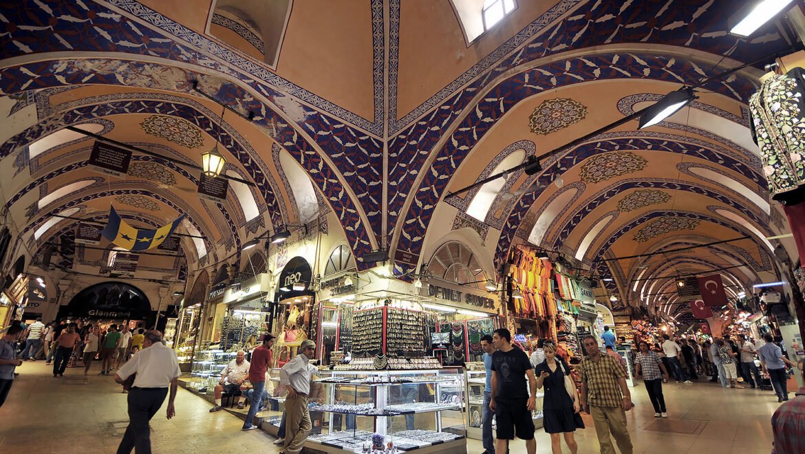 Exploring Istanbul’s Treasures: Photowalk through Grand Bazaar, Nuru Osmaniye and Beyazıt Square