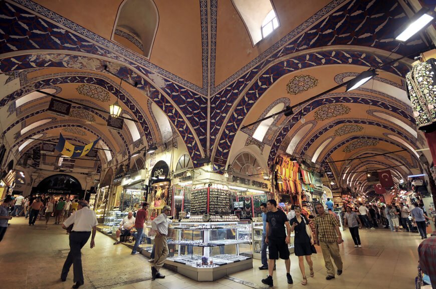 Exploring Istanbul’s Treasures: Photowalk through Grand Bazaar, Nuru Osmaniye and Beyazıt Square