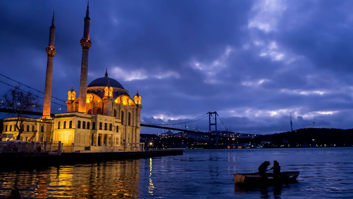 Istanbul’s Golden Awakening: Sunrise Photowalk through Ortaköy Square, Yıldız Road and Beşiktaş