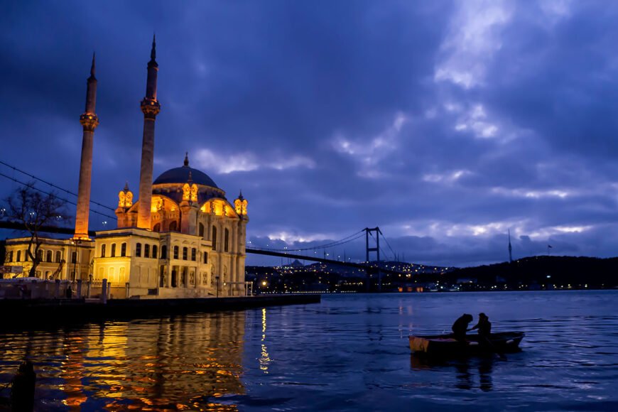 Istanbul’s Golden Awakening: Sunrise Photowalk through Ortaköy Square, Yıldız Road and Beşiktaş