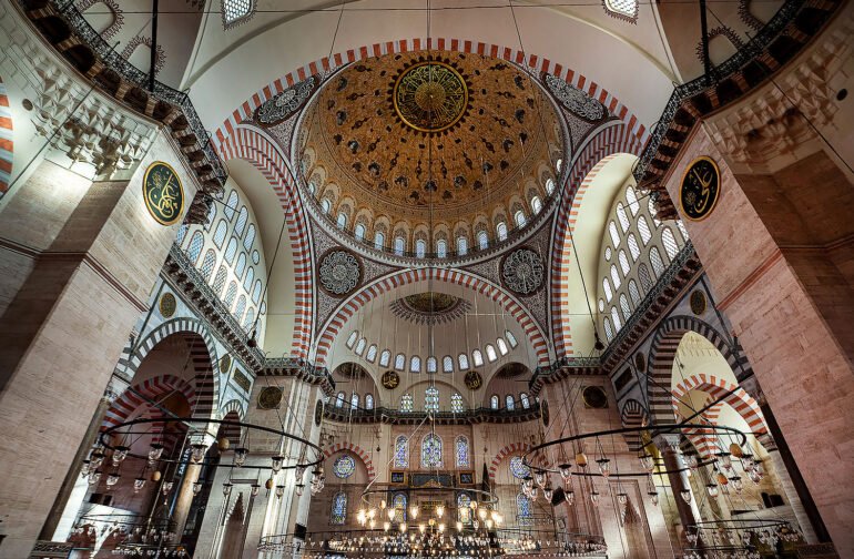 Discover Istanbul’s Hidden Charms:  Photowalk from Vefa to Süleymaniye